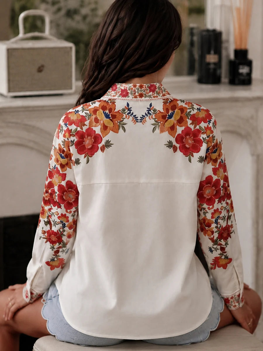Blusa Camisa Manga Larga Con Solapa Botones Contrastantes Y Detalle Floral