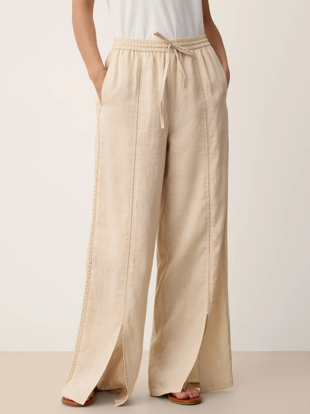 Bronte | Pantalón Ancho De Lino Con Panel De Encaje Y Abertura En El Bajo