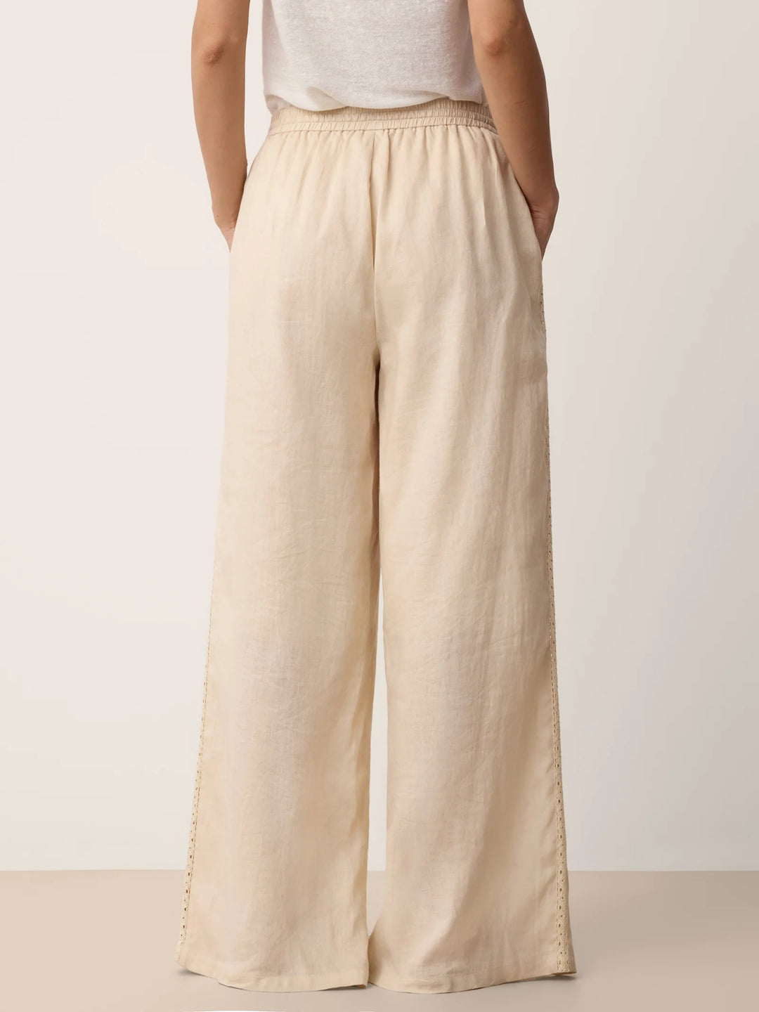 Bronte | Pantalón Ancho De Lino Con Panel De Encaje Y Abertura En El Bajo