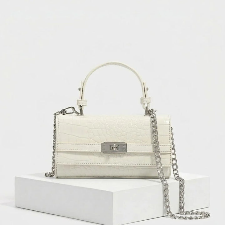 Structured Clutch with Elegant Texture and Chain for Sophisticated Occasions