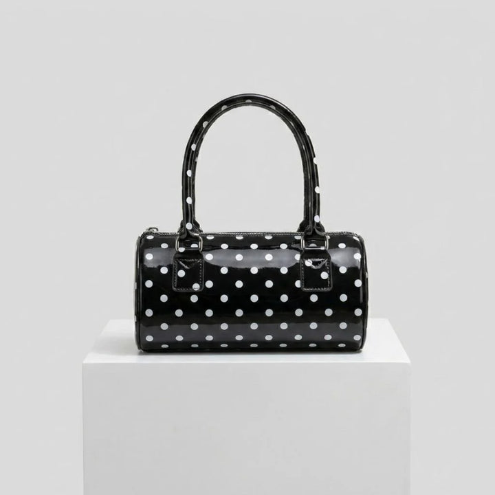 Bolso De Mano Compacto Con Patrón Distintivo Y Detalle Decorativo