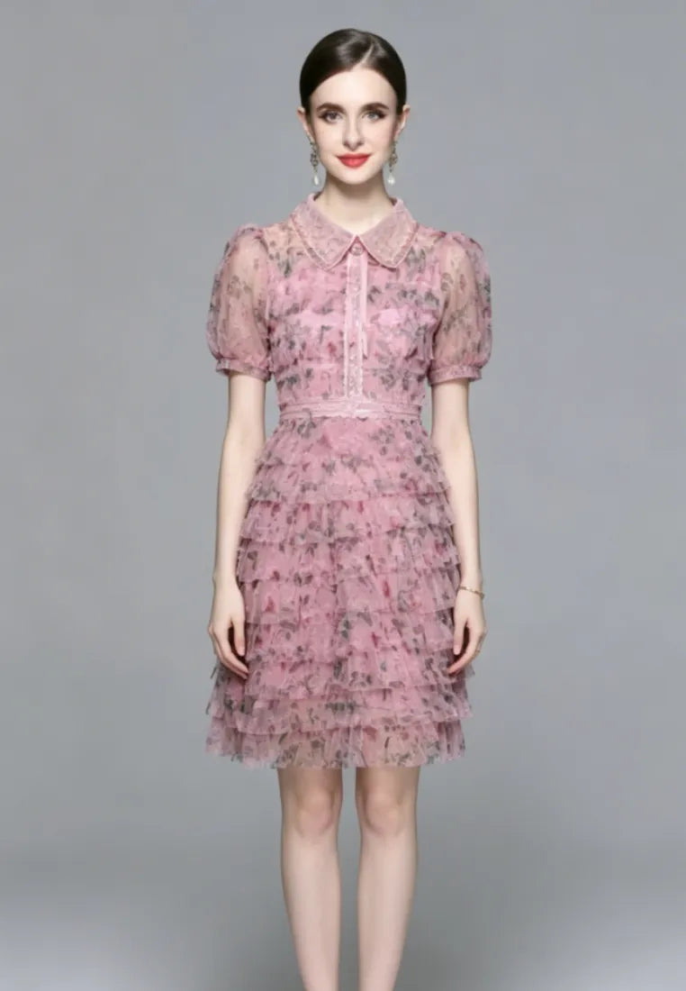 Vestido mini tul floral rosa con cuello peter pan y volantes k26061502