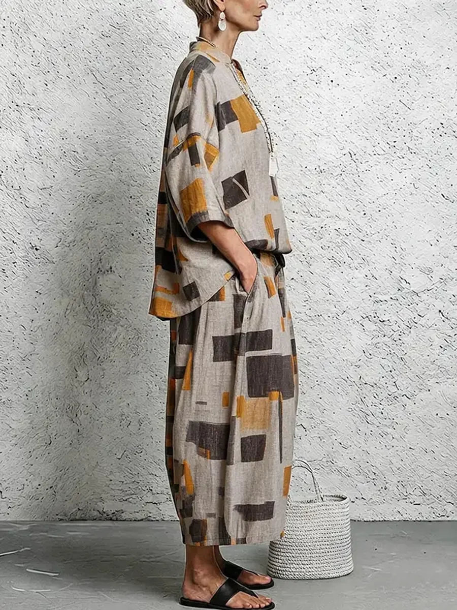 Conjunto Dos Piezas: Blusa Estampada Con Escote En V Y Manga Tres Cuartos + Pantalón Cropped Con Elástico Y Bolsillos