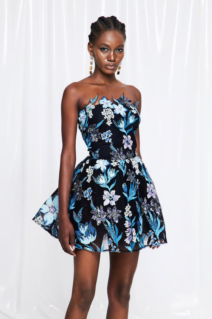 VESTIDO MINI FLORAL CON LENTEJUELAS Y ESCOTE BANDEAU