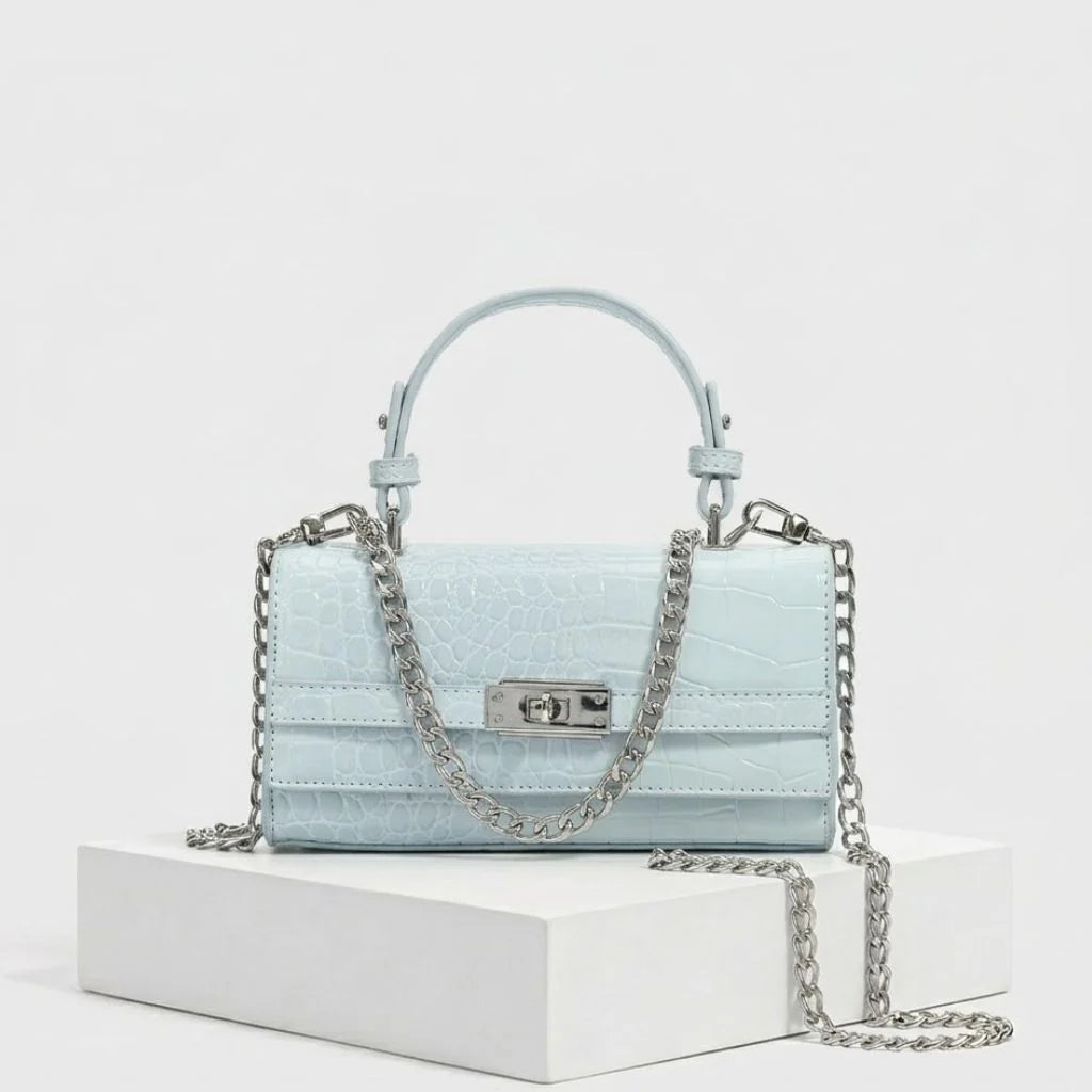 Structured Clutch with Elegant Texture and Chain for Sophisticated Occasions