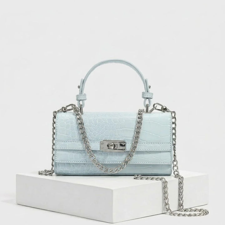 Structured Clutch with Elegant Texture and Chain for Sophisticated Occasions