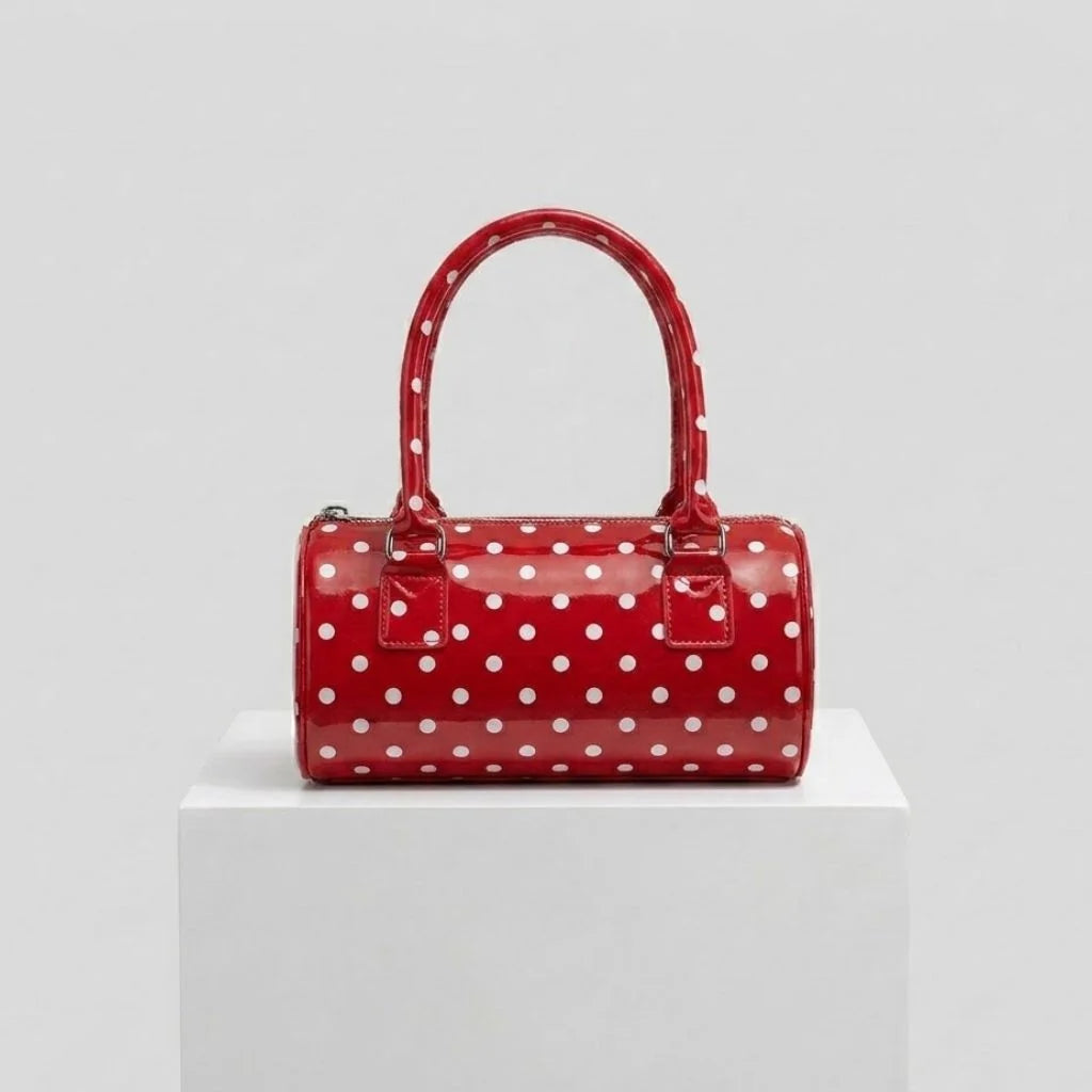 Bolso De Mano Compacto Con Patrón Distintivo Y Detalle Decorativo