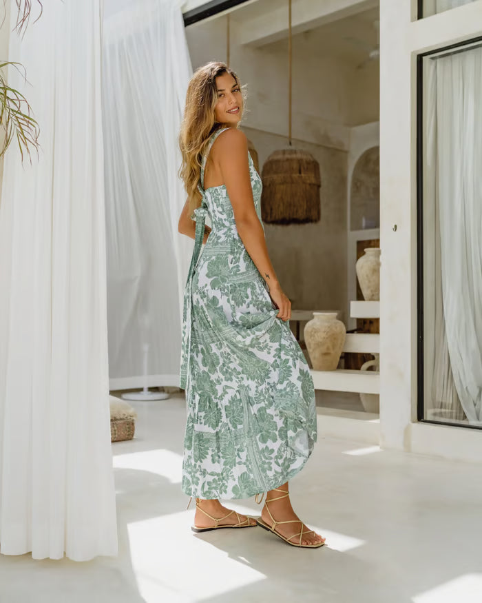 VESTIDO MAXI VERDE FLORAL CON VOLANTES ESCALONADOS