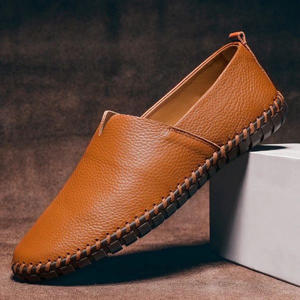 Mocassins de Pele Costurados à Mão