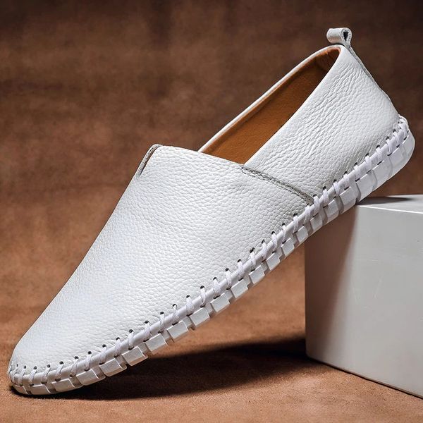 Mocassins de Pele Costurados à Mão
