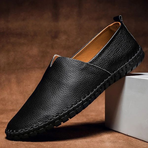 Mocassins de Pele Costurados à Mão