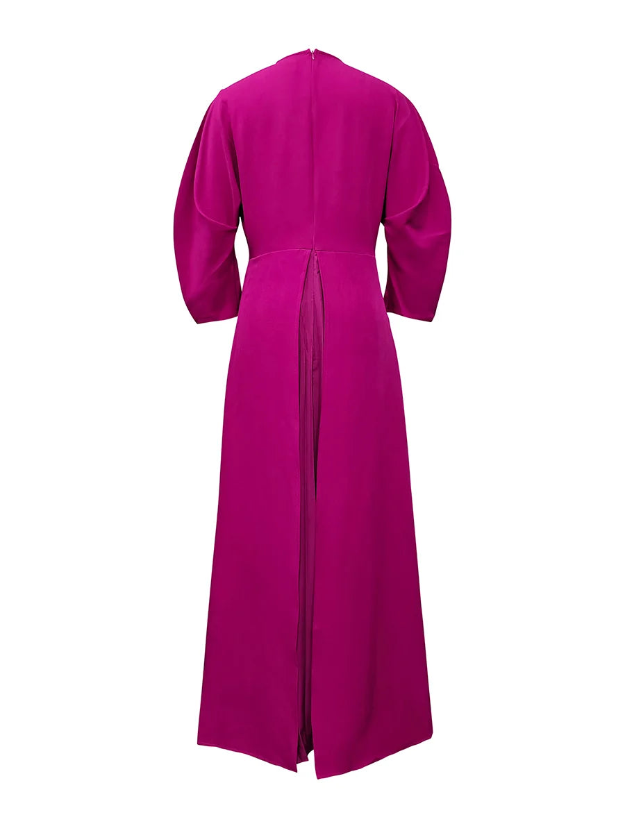 VESTIDO MAXI PLISSADO EM CAMADAS COM MANGA LONGA SOLTA E COR SÓLIDA