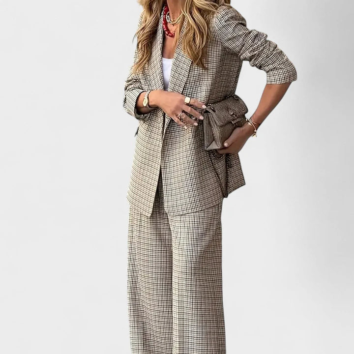 Carlota - Traje Elegante