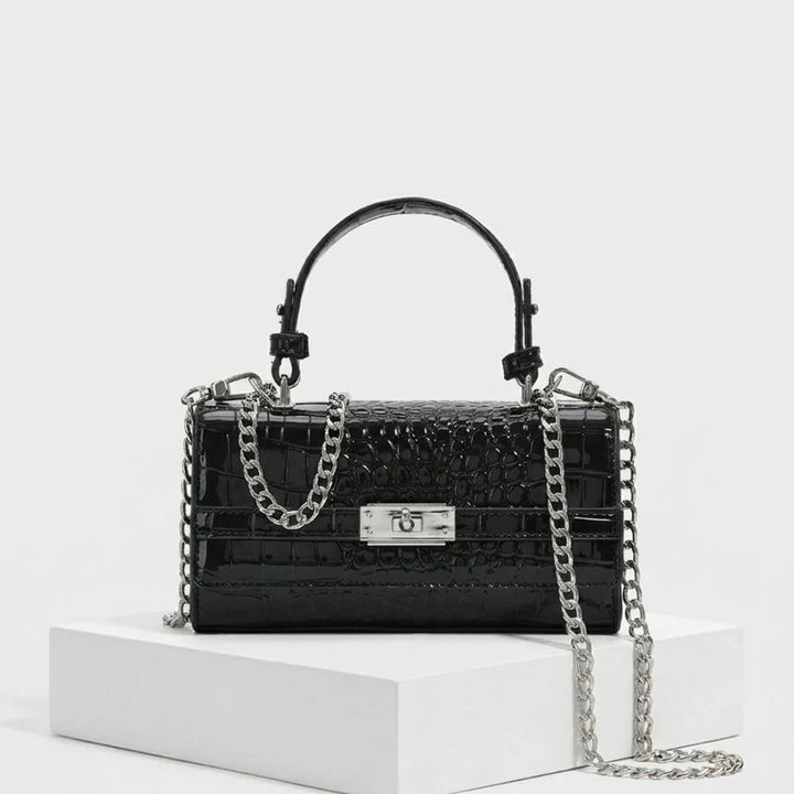 Structured Clutch with Elegant Texture and Chain for Sophisticated Occasions
