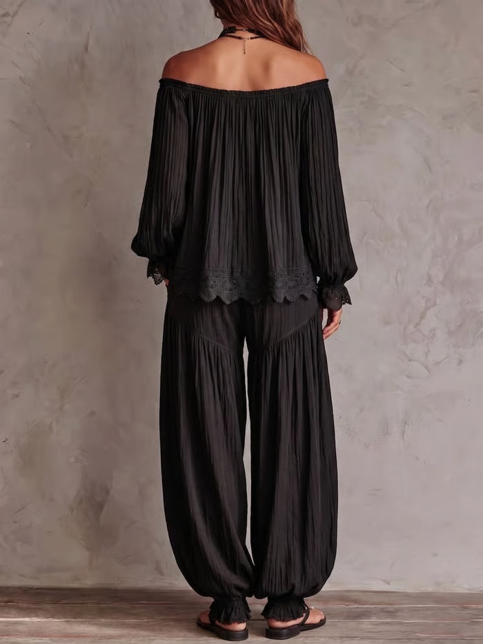 CONJUNTO DOS PIEZAS NEGRO - TOP HOMBROS DESCUBIERTOS CON ENCAJE Y PANTALÓN HARÉN