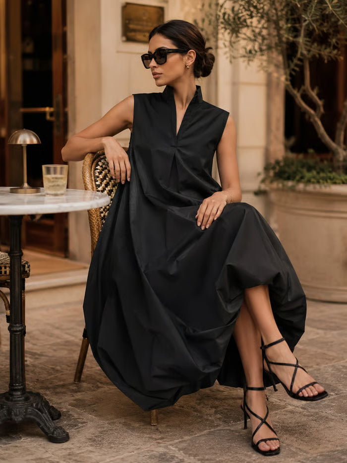 VESTIDO MIDI NEGRO SIN MANGAS CUELLO ALTO CON BAJO ABULLONADO
