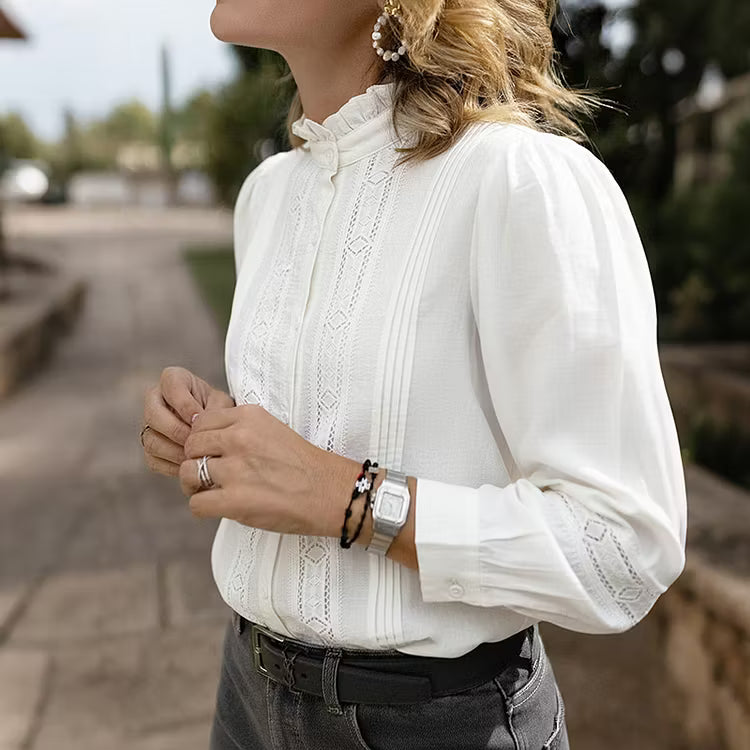 Blusa Elegante De Viscosa Con Encaje Floral Cuello Alto Y Botones Manga Larga