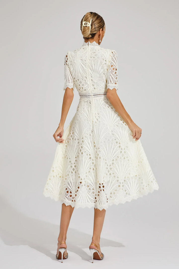 Pedro | vestido midi de renda e requinte