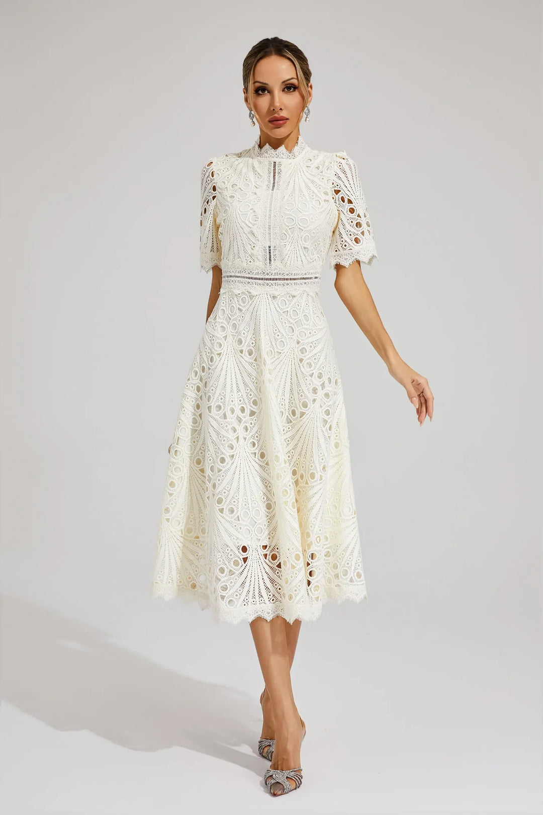 Pedro | vestido midi de renda e requinte
