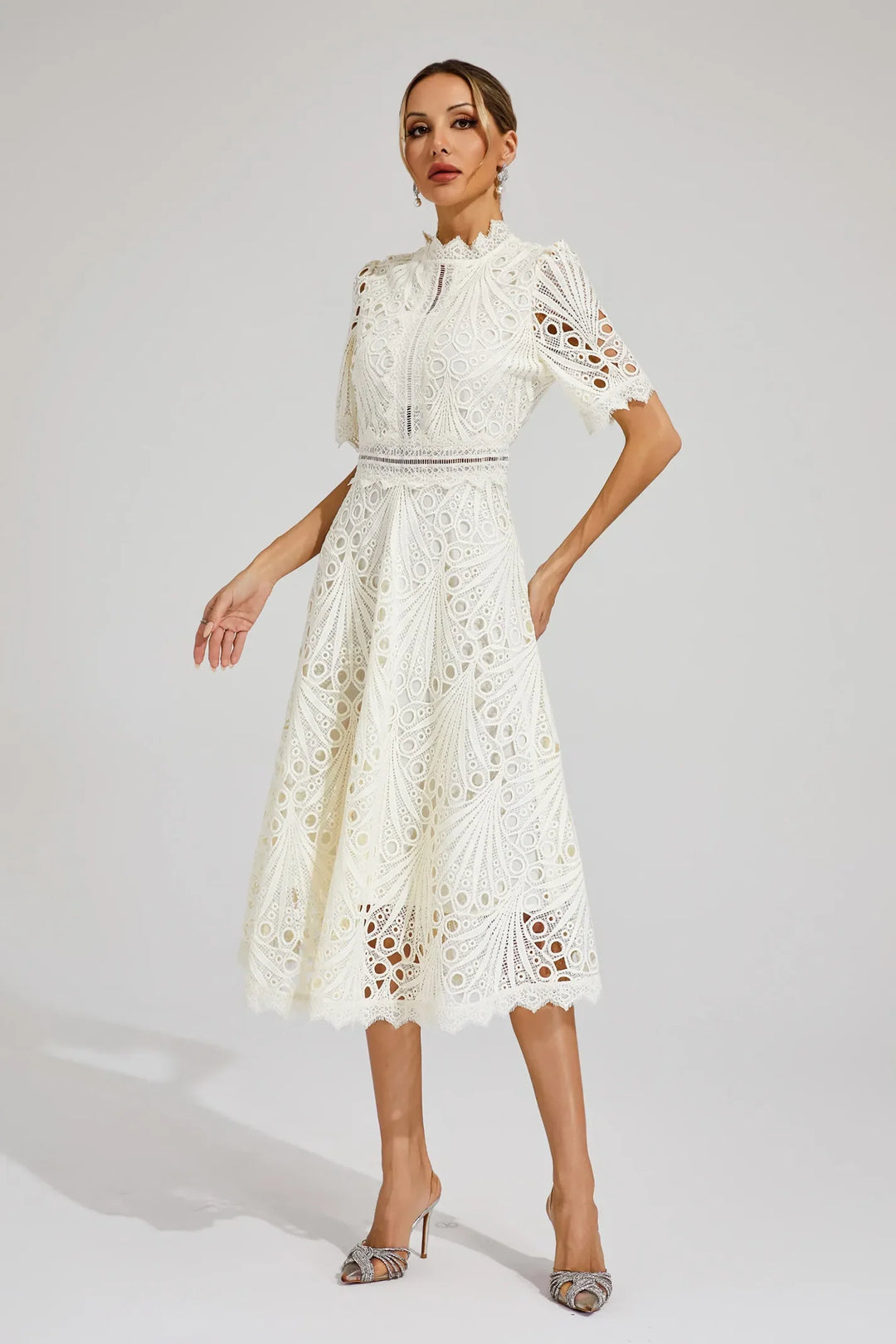 Pedro | vestido midi de renda e requinte