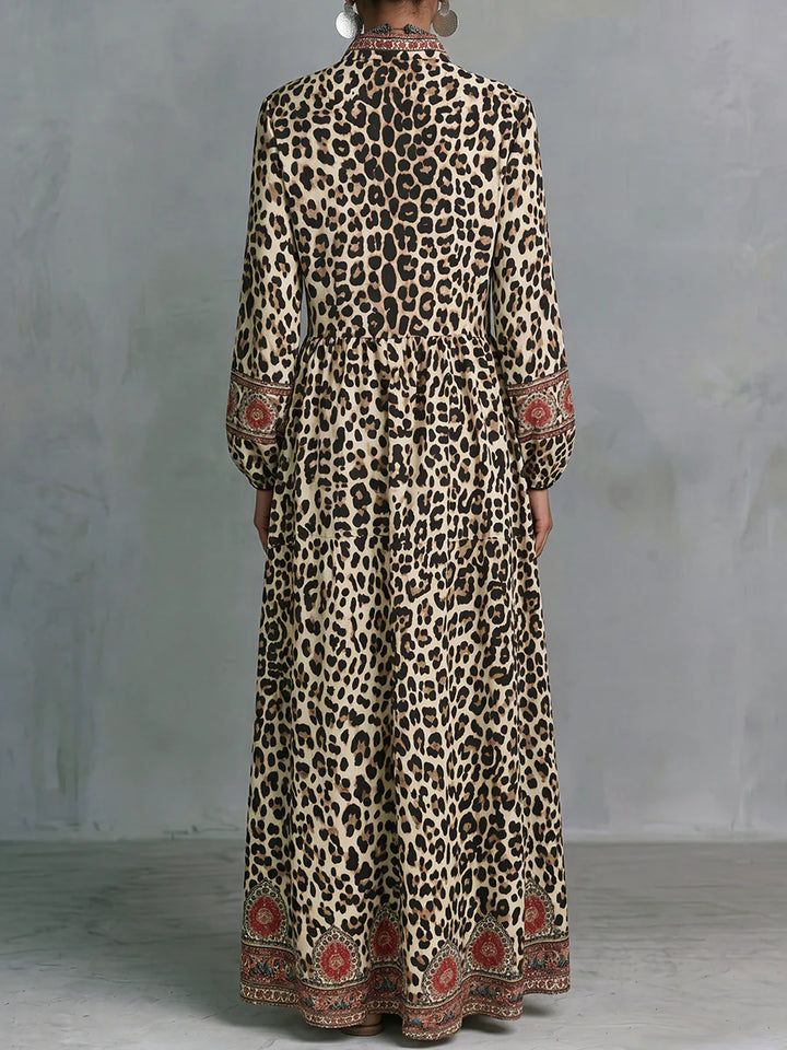 VESTIDO MAXI EM LINHA A ESTAMPADO LEOPARDO COM BOLSOS, MANGA ABALOADA E GOLA MAO