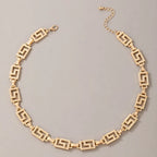 Collar Corto Retro Dorado con Patrón