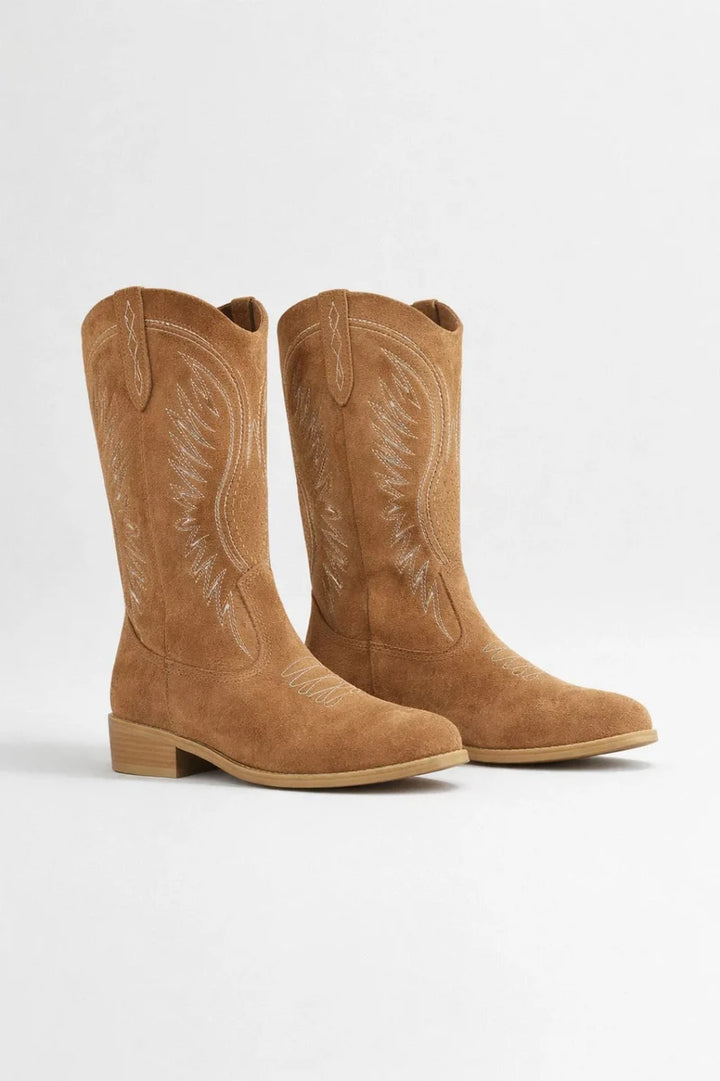 BOTAS WESTERN BORDADAS FEMININAS DE CANO MÉDIO E SALTO BAIXO