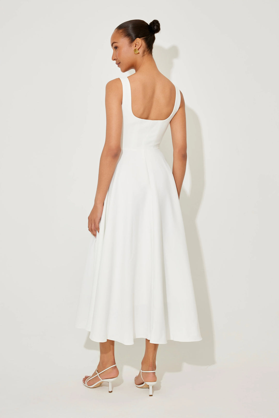 Amelia - Vestido Midi Atemporal