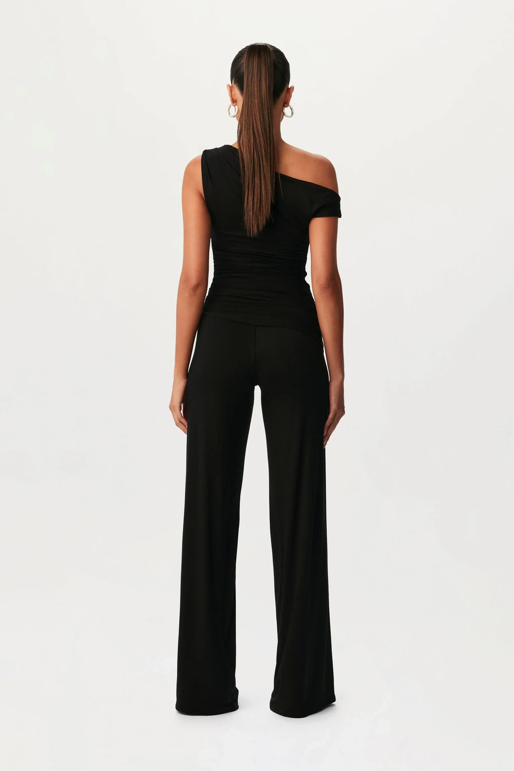 Lucía Ember - Conjunto Elegante Asimétrico