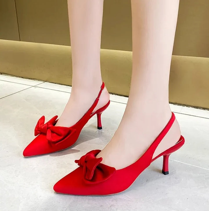 SAPATOS DE SALTO BAIXO COM LAÇO E SLINGBACK EM BICHO DE PÉ PARA SENHORA