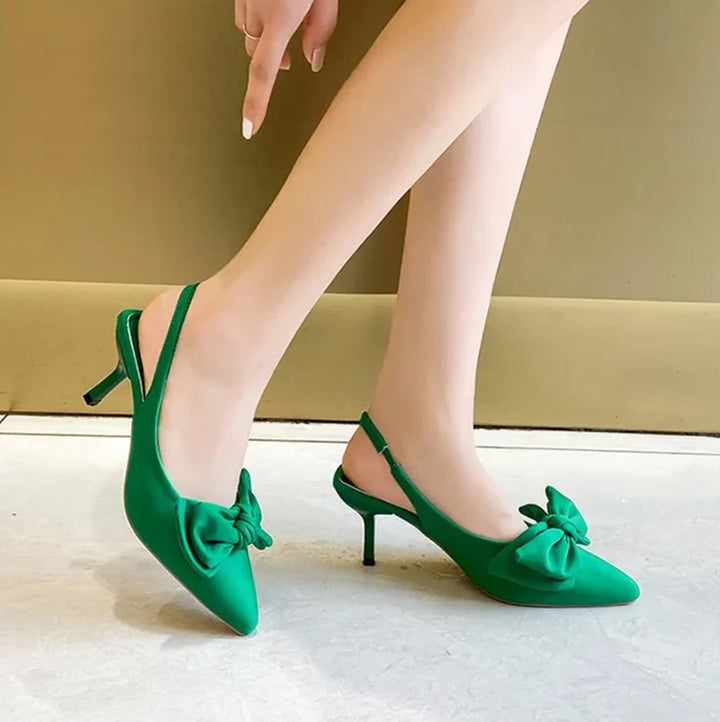 SAPATOS DE SALTO BAIXO COM LAÇO E SLINGBACK EM BICHO DE PÉ PARA SENHORA