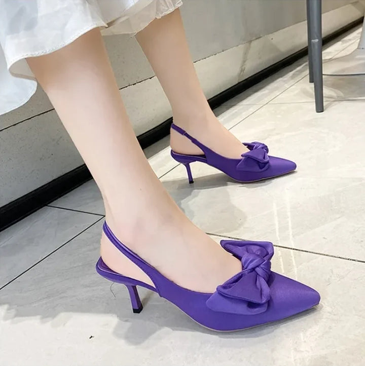 SAPATOS DE SALTO BAIXO COM LAÇO E SLINGBACK EM BICHO DE PÉ PARA SENHORA
