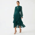 MARIANA - VESTIDO PLISADO CON MANGAS FLUIDAS y VOLANTES ASIMÉTRICOS