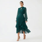 MARIANA - VESTIDO PLISADO CON MANGAS FLUIDAS y VOLANTES ASIMÉTRICOS