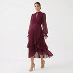 MARIANA - VESTIDO PLISADO CON MANGAS FLUIDAS y VOLANTES ASIMÉTRICOS