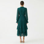 MARIANA - VESTIDO PLISADO CON MANGAS FLUIDAS y VOLANTES ASIMÉTRICOS