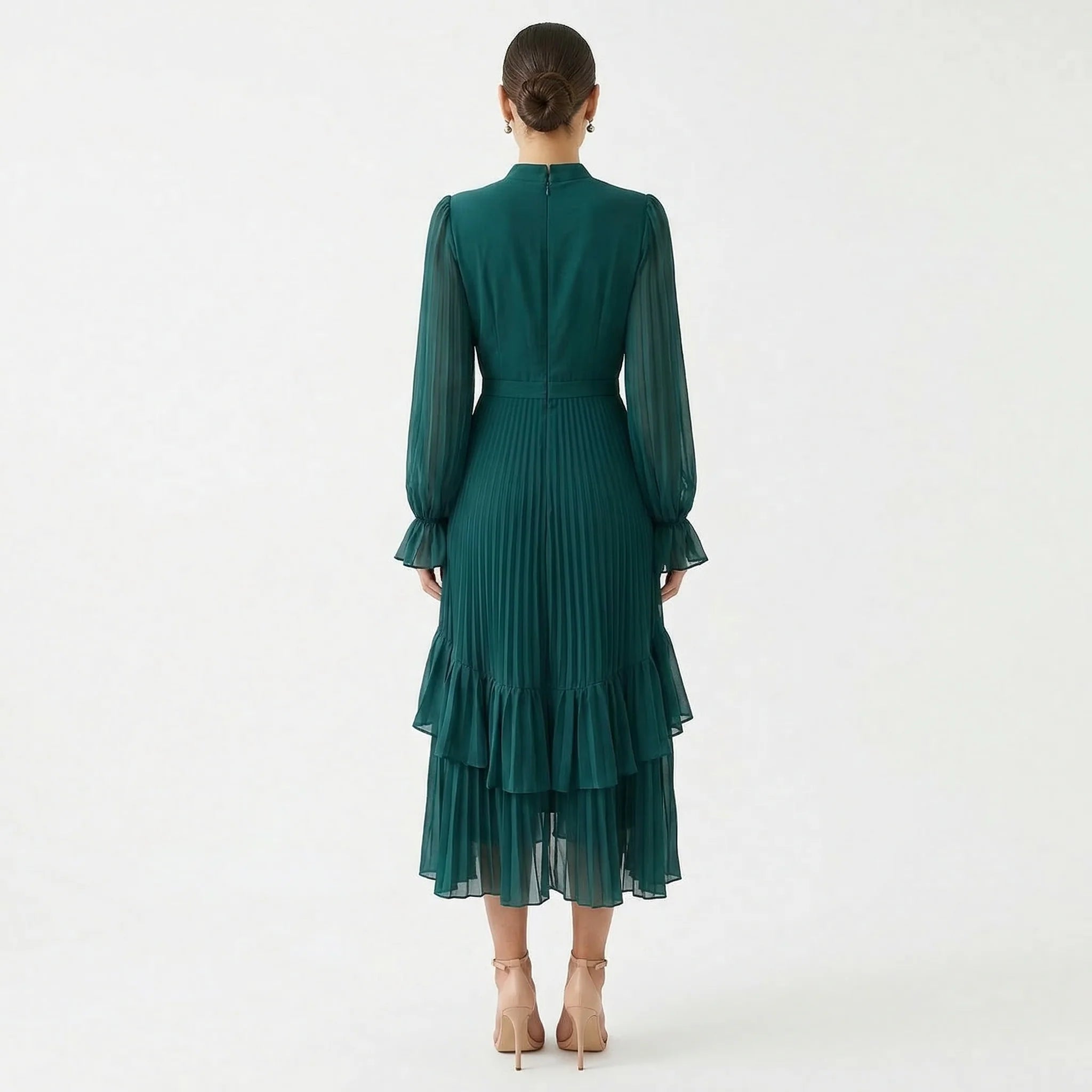 MARIANA - VESTIDO PLISADO CON MANGAS FLUIDAS y VOLANTES ASIMÉTRICOS