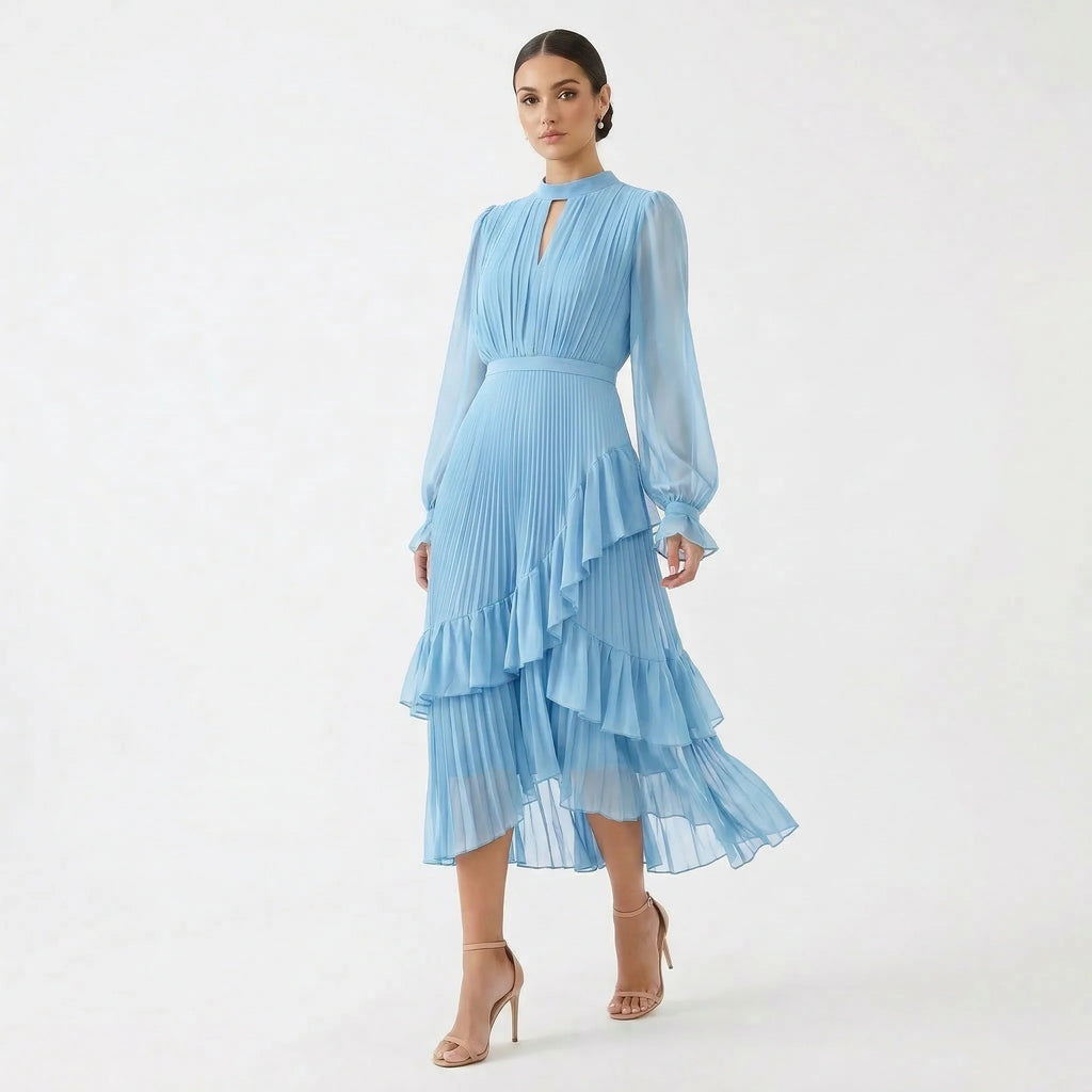 MARIANA - VESTIDO PLISADO CON MANGAS FLUIDAS y VOLANTES ASIMÉTRICOS