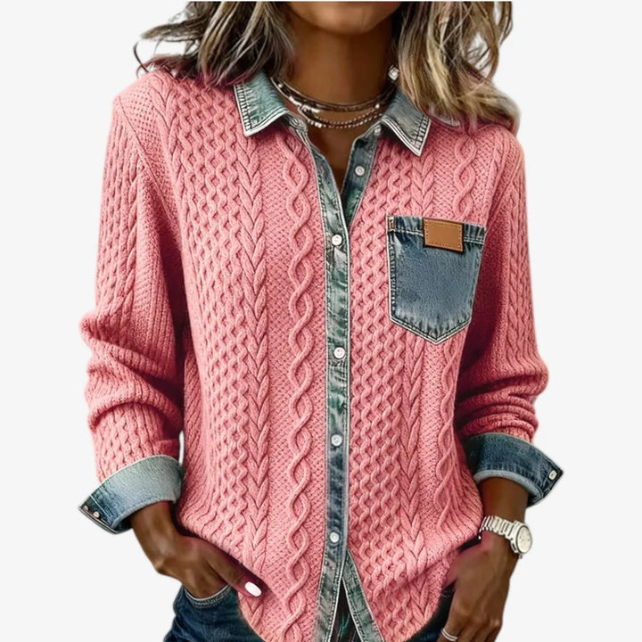 SHACKET FEMENINA DE PUNTO TRENZADO - CAPA CON BOTONES Y ACABADOS VAQUEROS PARA OTONO E INVIERNO