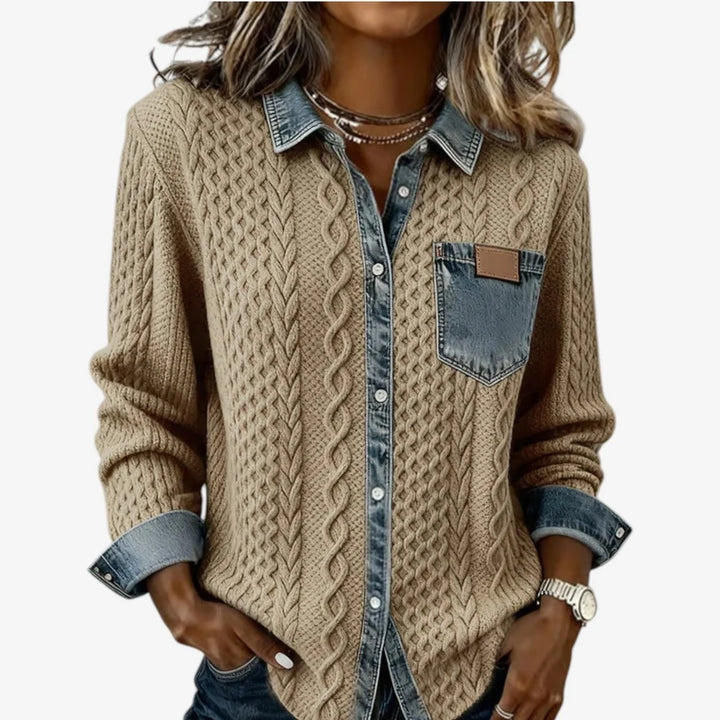 SHACKET FEMENINA DE PUNTO TRENZADO - CAPA CON BOTONES Y ACABADOS VAQUEROS PARA OTONO E INVIERNO
