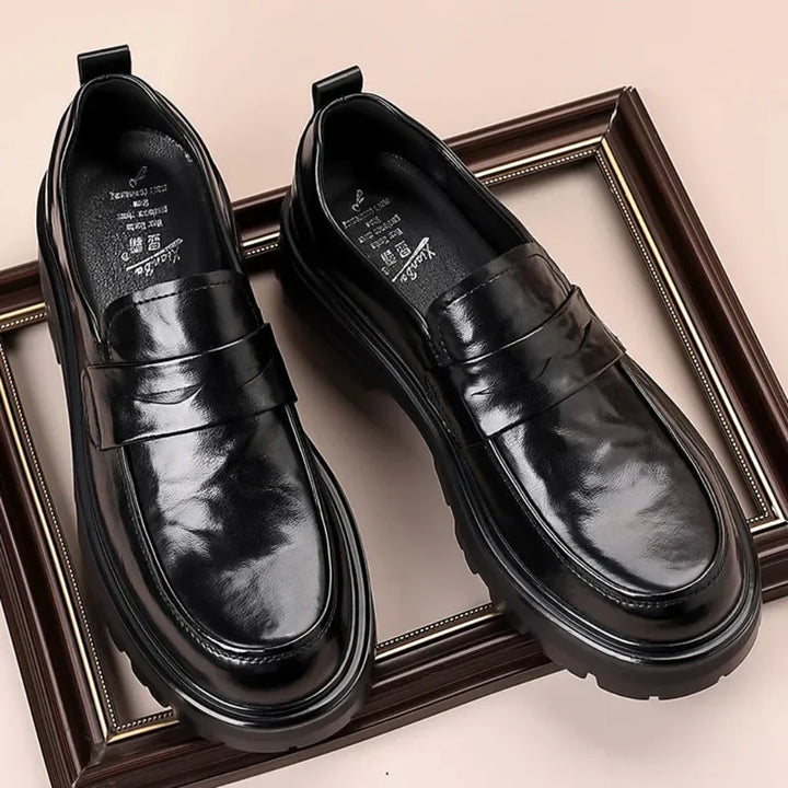 MEN'S LEATHER SLIP-ON LOAFERS WITH MOC TOE AND PENNY STRAP