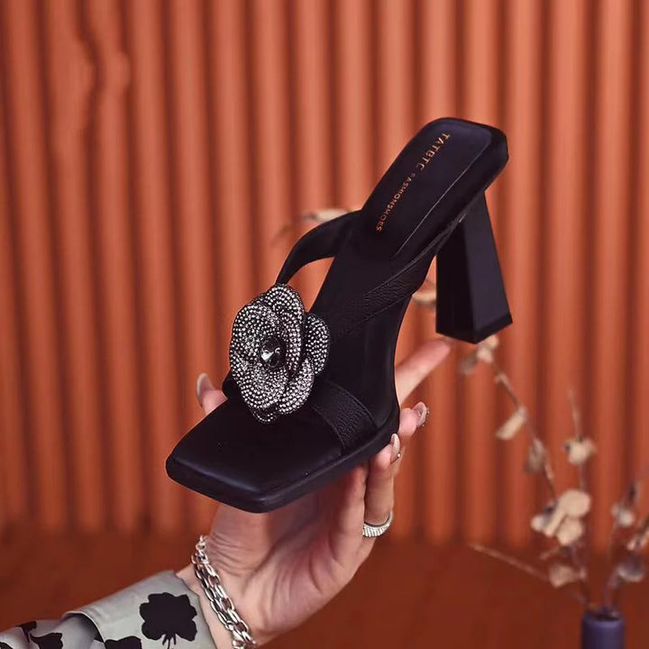 SANDÁLIAS MULE DE SALTO LARGO COM BICOS QUADRADOS E ESTAMPADO FLORAL PARA MULHER