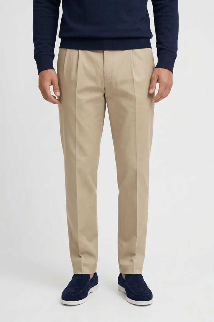 CALÇAS DE HOMEM PLISSADAS, CORTE RETO, AJUSTE ELEGANTE