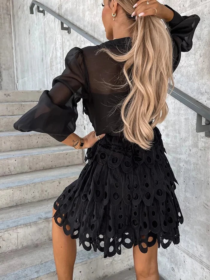 Vestido Mini Bordado Con Mangas Transparentes Y Detalle Recortado