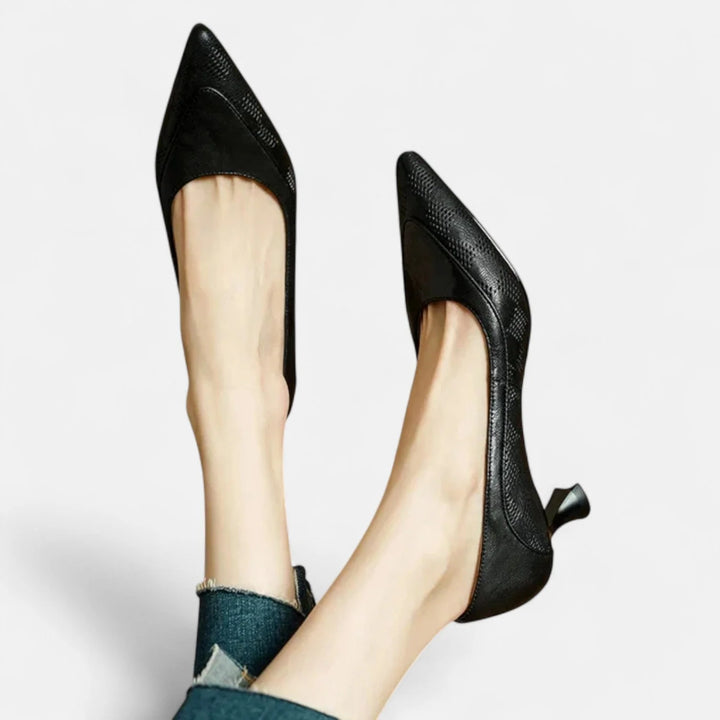 Amara | Salão Kitten Heel em Pele