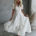 Vestido Maxi Vintage con Bordado de Rosa Blanca y Escote en V