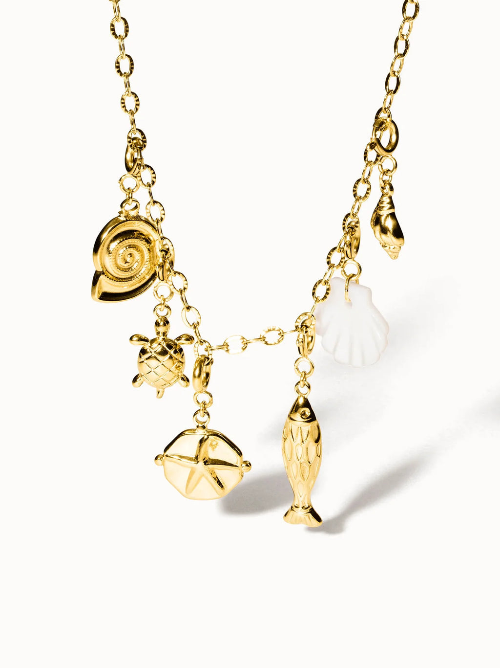 - COLLAR MARINO CON CHARMS