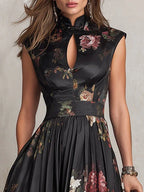 Violeta - Vestido midi negro de satén plisado con estampado floral y escote en V