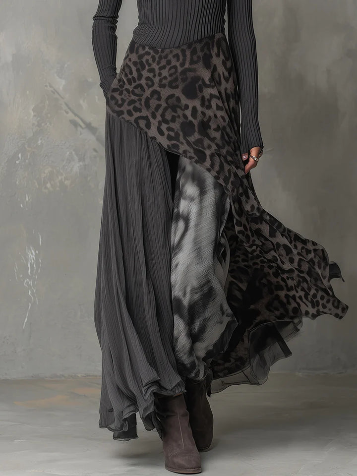 Maxivestido Con Rayas Grises Y Estampado De Leopardo Y Bajo Asimétrico