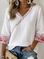 Top casual con bordado floral artístico